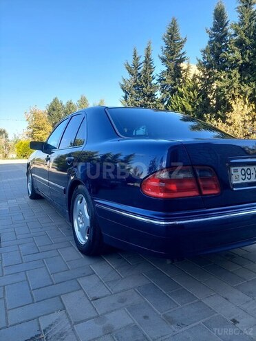 Mercedes E 240-4