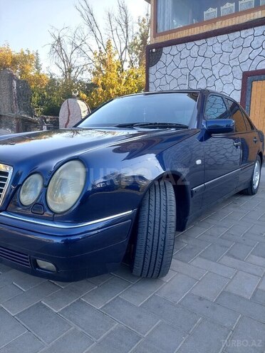 Mercedes E 240-6