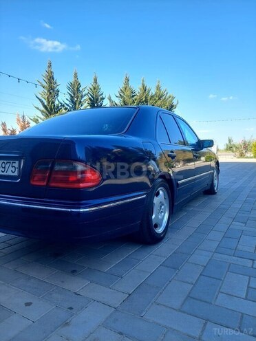 Mercedes E 240-5