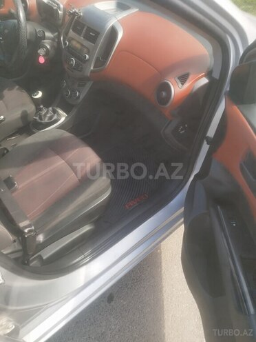 Chevrolet Aveo-8