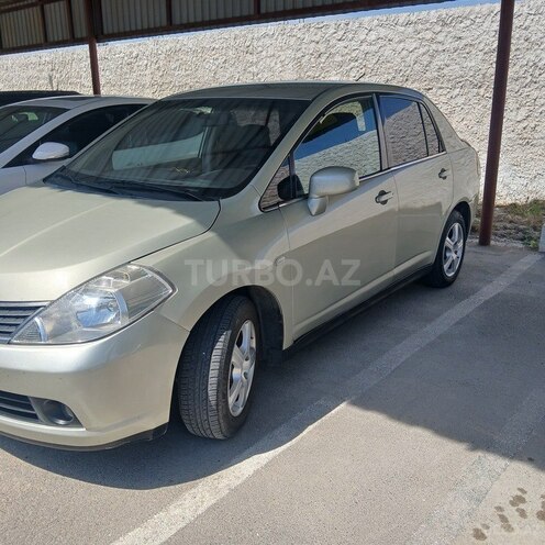 Nissan Tiida-10