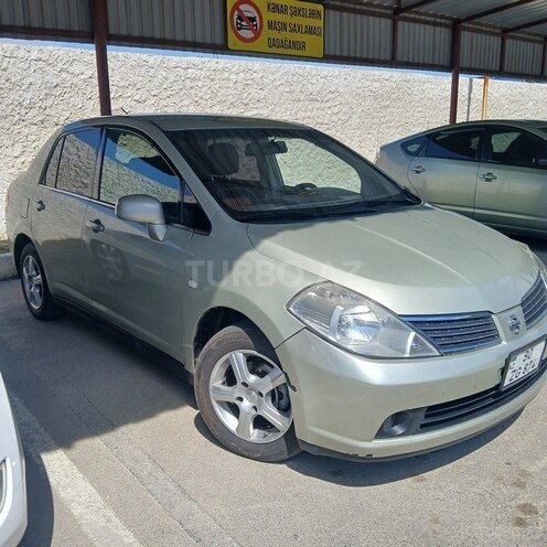 Nissan Tiida-9