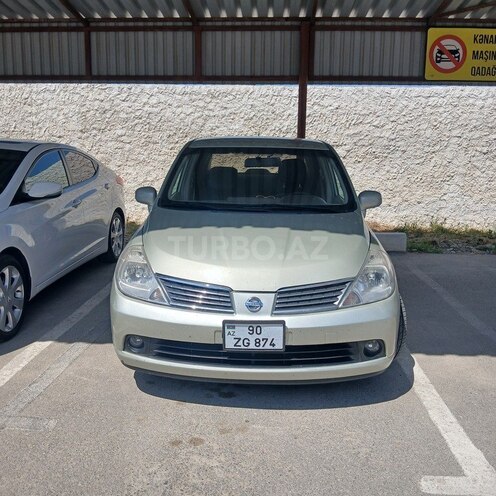 Nissan Tiida-1