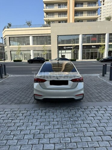 Hyundai Accent-2