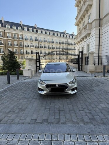 Hyundai Accent-1