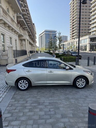 Hyundai Accent-3