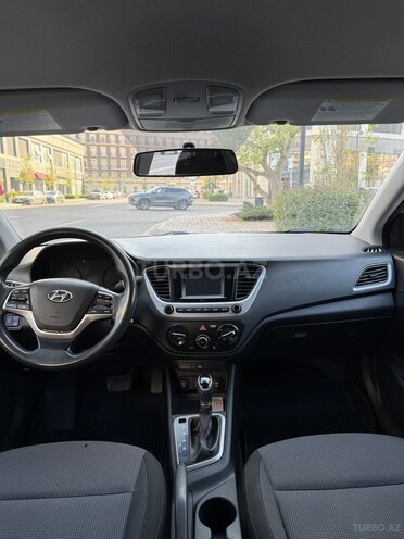 Hyundai Accent-5