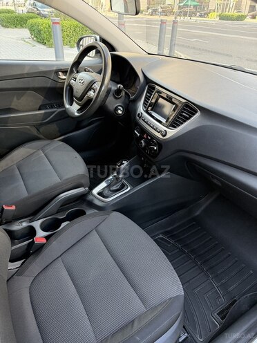 Hyundai Accent-7