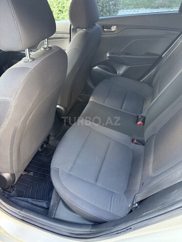 Hyundai Accent-6