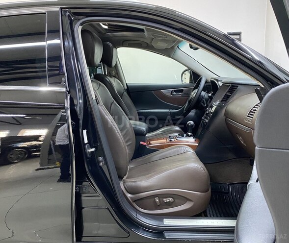 Infiniti FX35-17