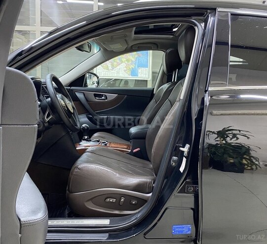 Infiniti FX35-16