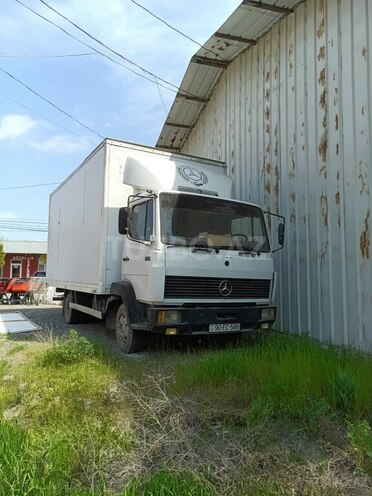 Mercedes 709 D-2