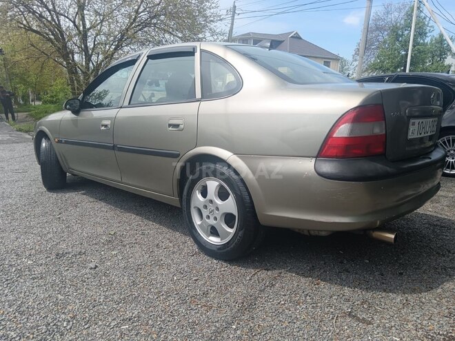 Opel Vectra-4
