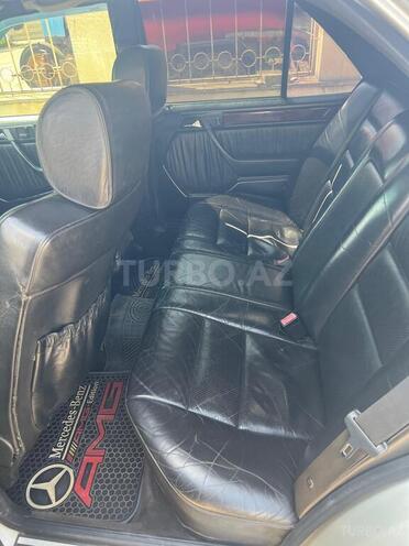 Mercedes E 280-6