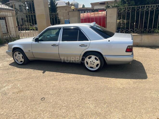 Mercedes E 280-3