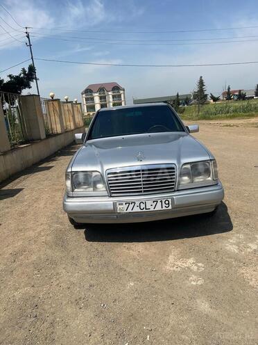 Mercedes E 280-1