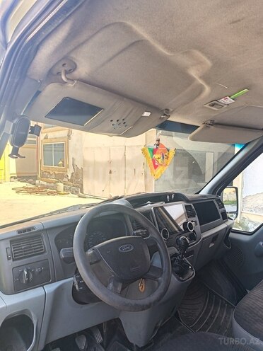 Ford Transit-5