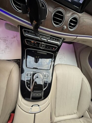 Mercedes E 300-10