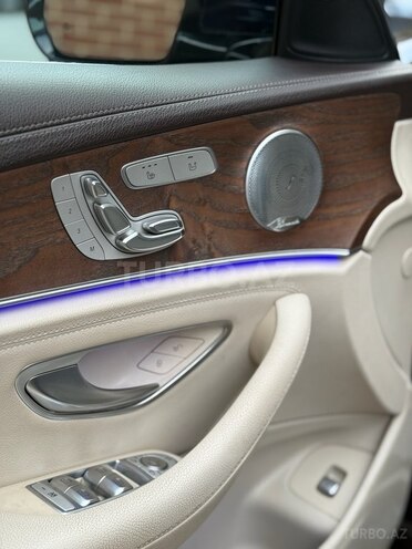 Mercedes E 300-9
