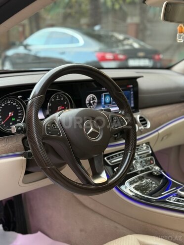 Mercedes E 300-11