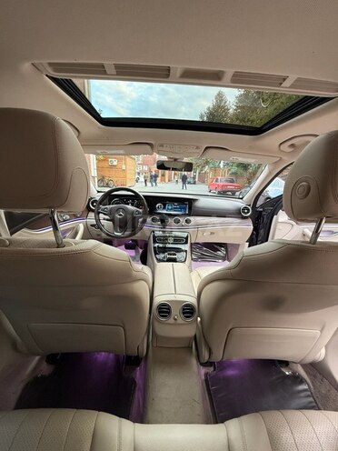 Mercedes E 300-8