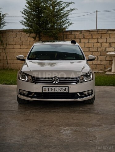 Volkswagen Passat-1