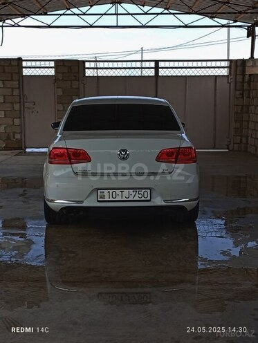 Volkswagen Passat-12