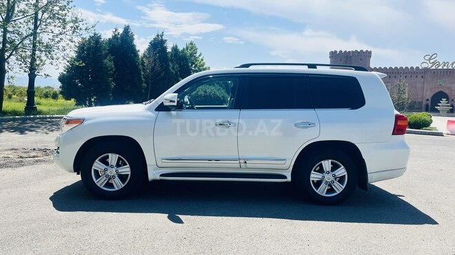 Toyota Land Cruiser-6
