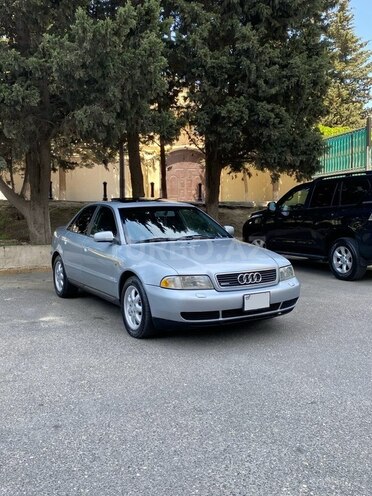 Audi A4-1