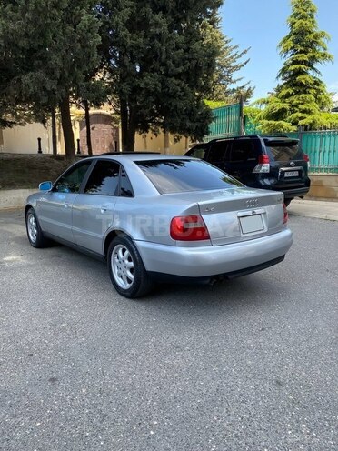 Audi A4-4