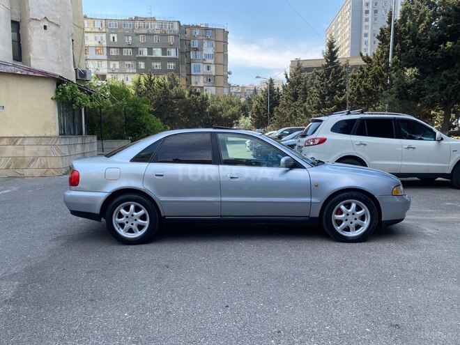 Audi A4-8