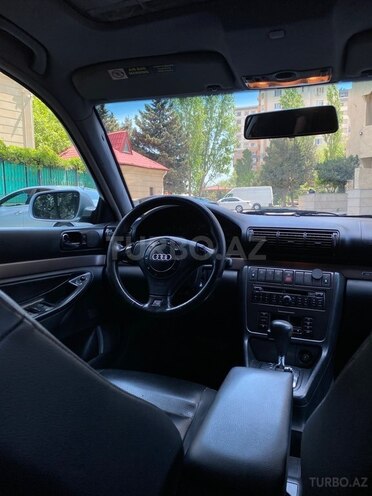 Audi A4-10