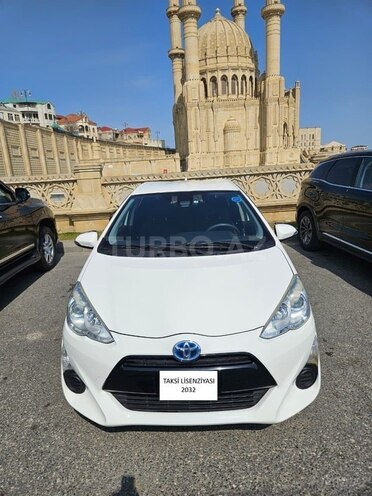 Toyota Aqua-1