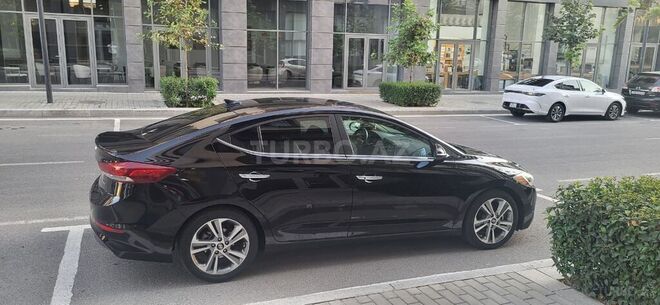 Hyundai Elantra-8