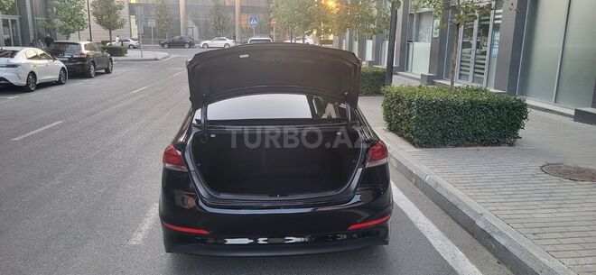 Hyundai Elantra-5