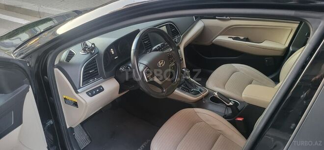 Hyundai Elantra-7