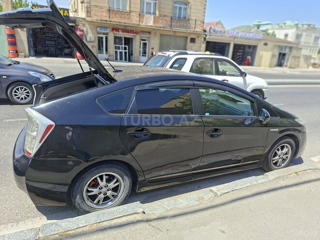 Toyota Prius-8