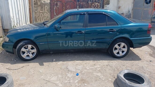 Mercedes E 200-2