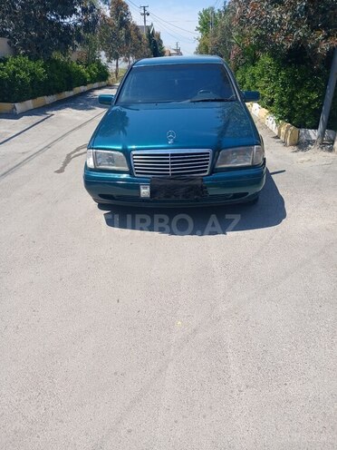 Mercedes E 200-1