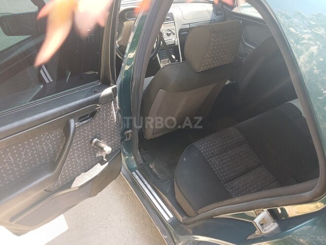 Mercedes E 200-9