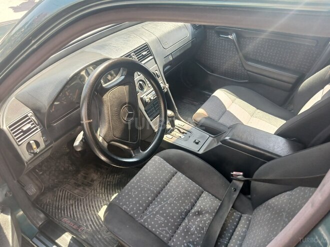 Mercedes E 200-10