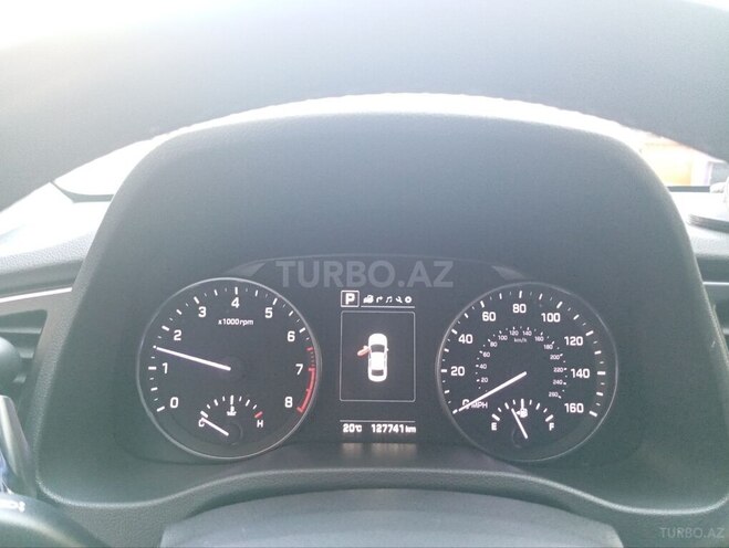 Hyundai Elantra-4