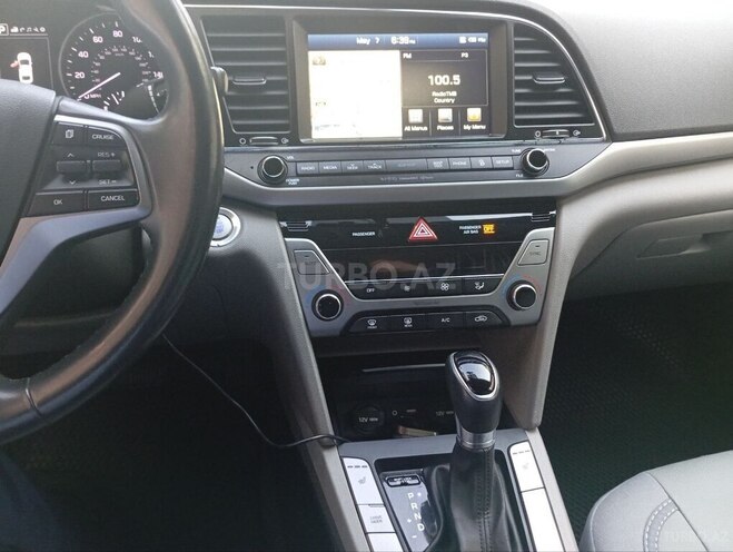 Hyundai Elantra-3