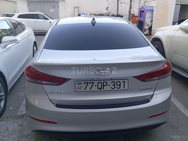 Hyundai Elantra-7