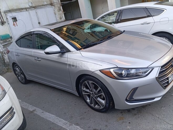 Hyundai Elantra-8