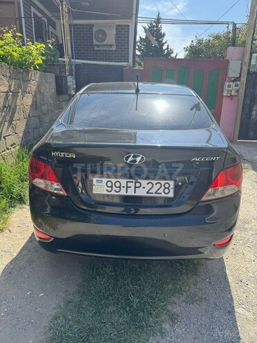 Hyundai Accent-2