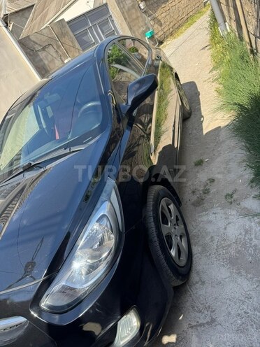 Hyundai Accent-10