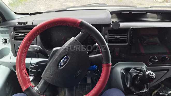 Ford Transit-10
