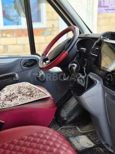 Ford Transit-4