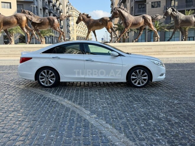 Hyundai Sonata-5